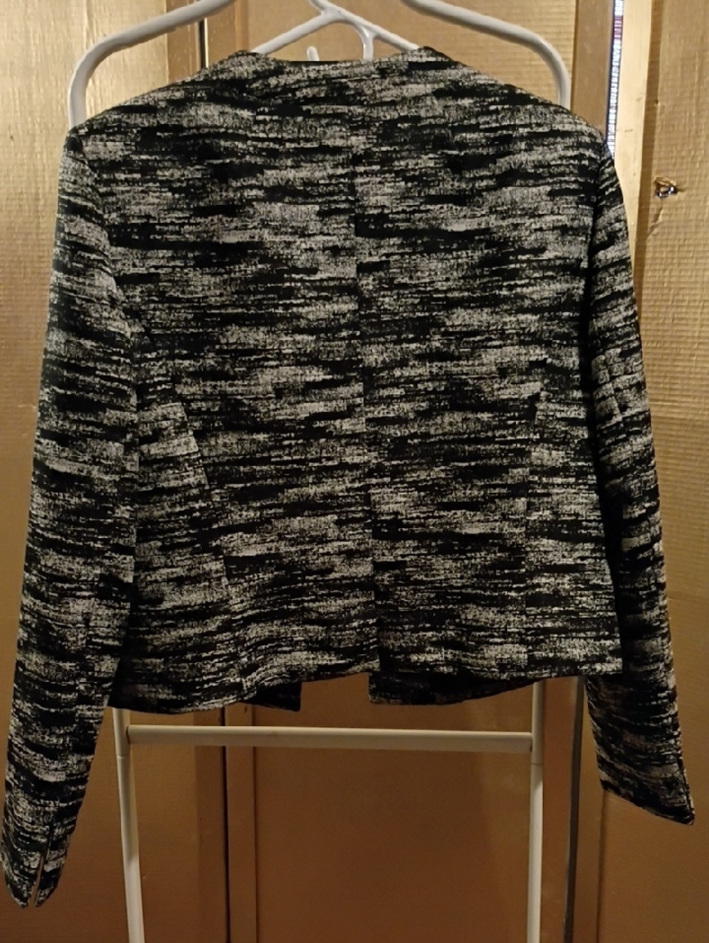 Kasper Black and White Textured Open-Front Jacket - Picture 3 of 4